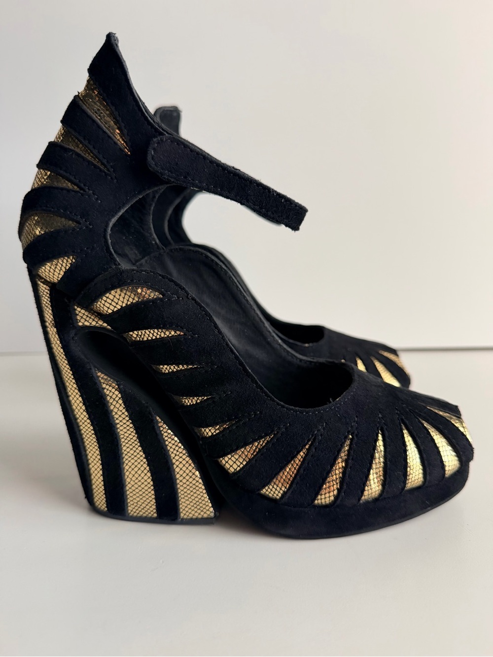 Jeffrey Campbell Hecate Black and Gold Cutout Wedge Metallic Heels size 6